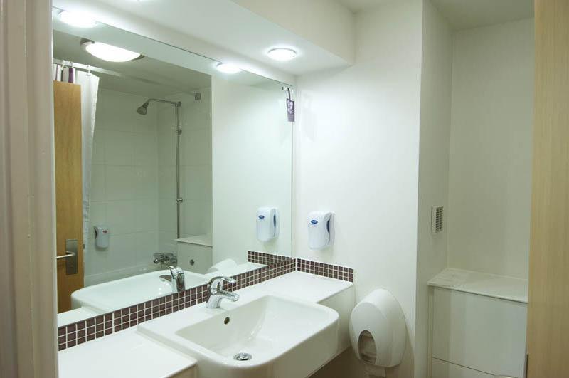Premier Inn Элгин Экстерьер фото